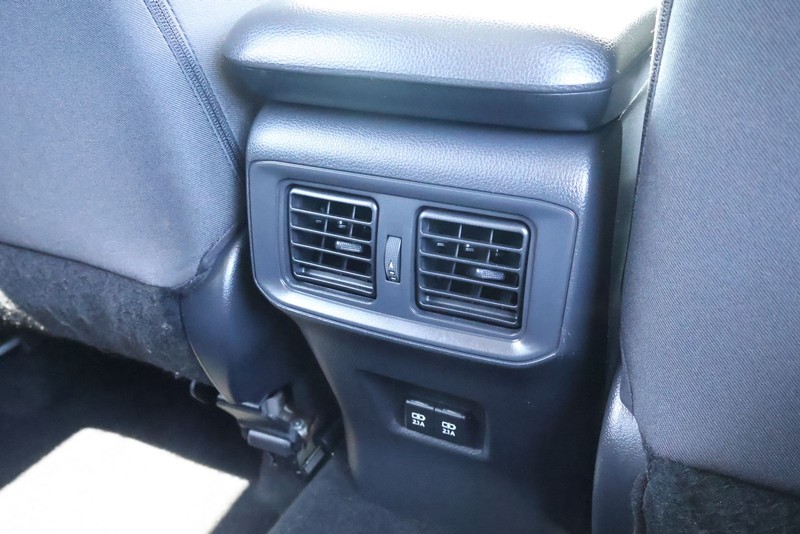 Toyota RAV4 Vehicle Full-screen Gallery Image 22
