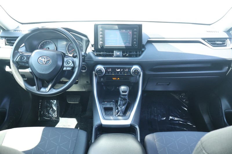 Toyota RAV4 Vehicle Full-screen Gallery Image 23