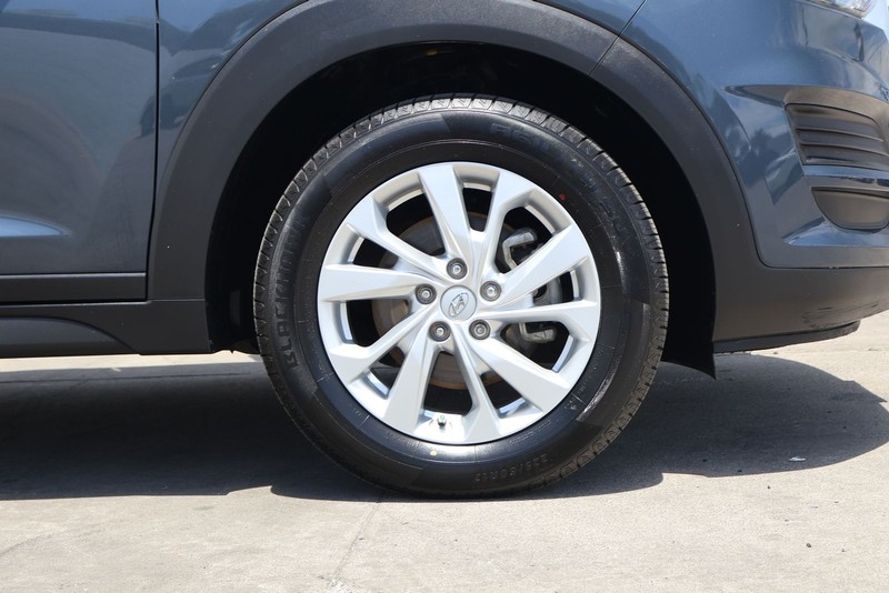 Hyundai Tucson Vehicle Full-screen Gallery Image 13