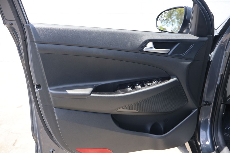 Hyundai Tucson Vehicle Full-screen Gallery Image 14