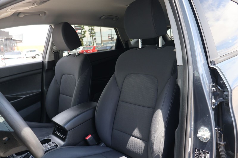 Hyundai Tucson Vehicle Full-screen Gallery Image 16