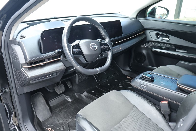Nissan Ariya Vehicle Full-screen Gallery Image 16