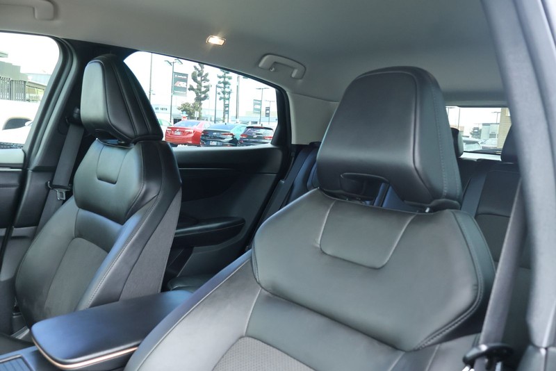 Nissan Ariya Vehicle Full-screen Gallery Image 19