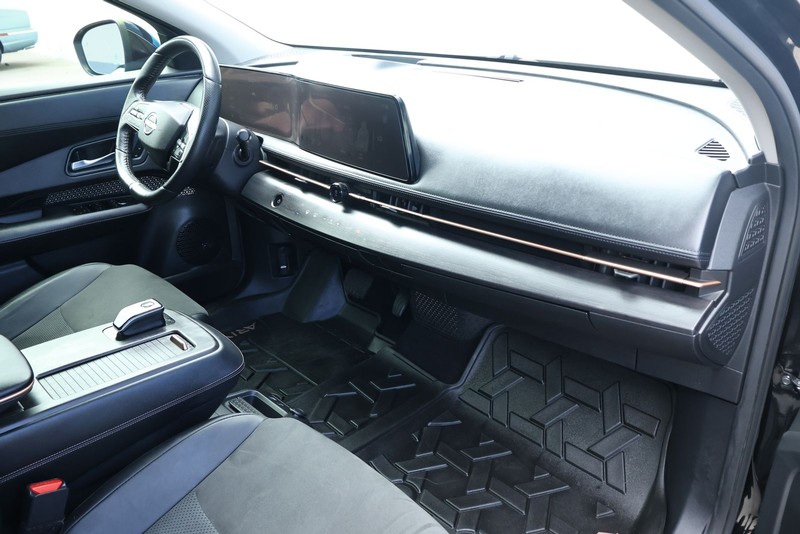 Nissan Ariya Vehicle Full-screen Gallery Image 20