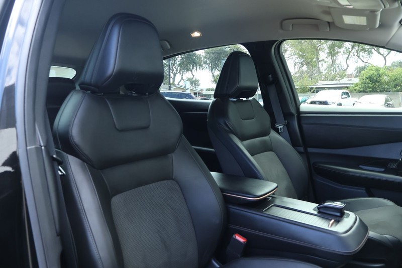Nissan Ariya Vehicle Full-screen Gallery Image 21