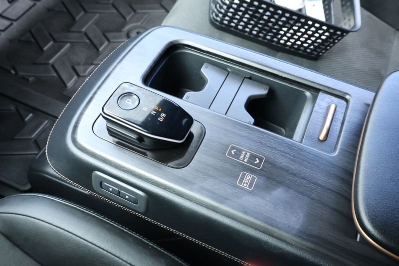Nissan Ariya Vehicle Full-screen Gallery Image 28