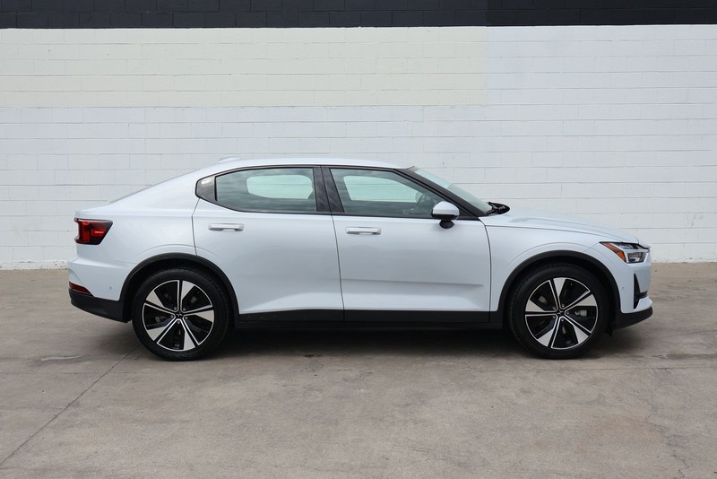Polestar 2 Vehicle Full-screen Gallery Image 04