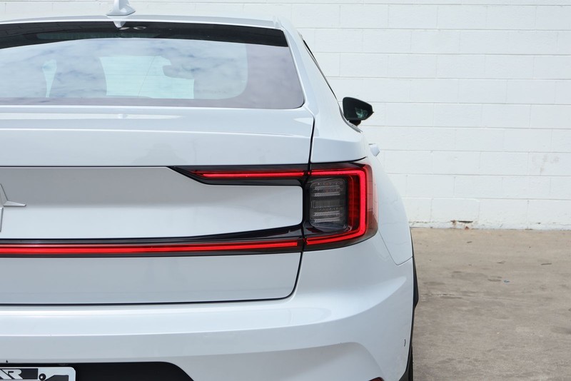 Polestar 2 Vehicle Full-screen Gallery Image 07
