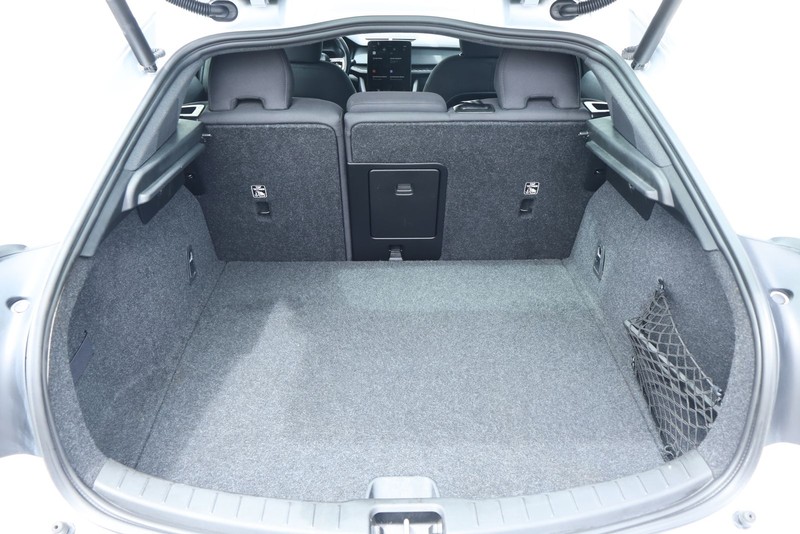 Polestar 2 Vehicle Full-screen Gallery Image 09