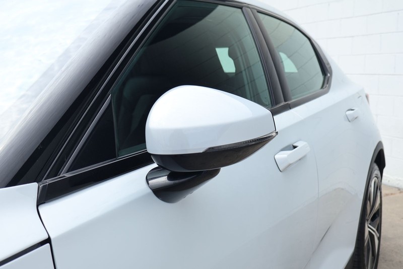 Polestar 2 Vehicle Full-screen Gallery Image 14