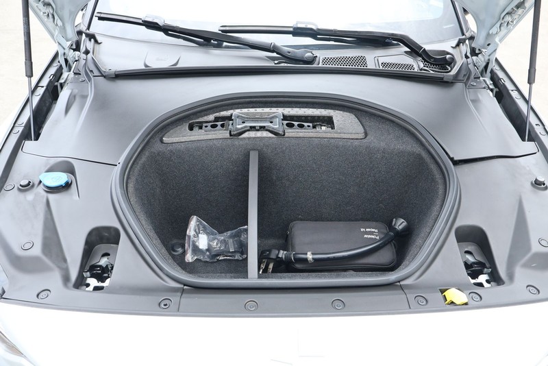 Polestar 2 Vehicle Full-screen Gallery Image 15