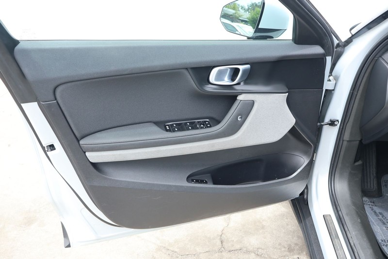 Polestar 2 Vehicle Full-screen Gallery Image 17