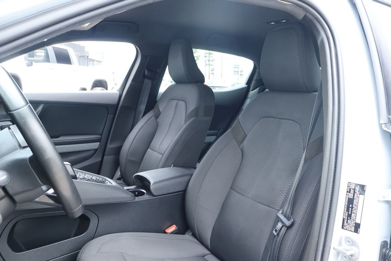 Polestar 2 Vehicle Full-screen Gallery Image 20