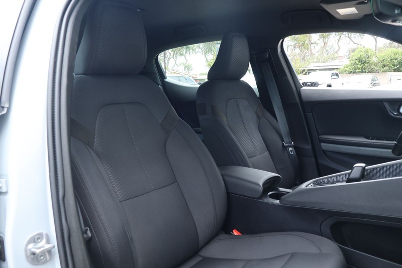 Polestar 2 Vehicle Full-screen Gallery Image 24