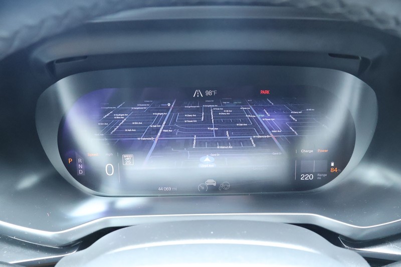 Polestar 2 Vehicle Full-screen Gallery Image 28