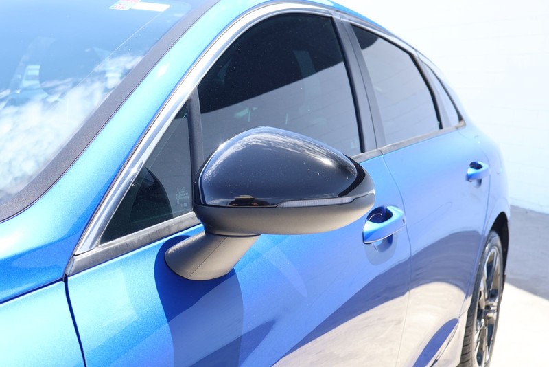 Kia K5 Vehicle Full-screen Gallery Image 11