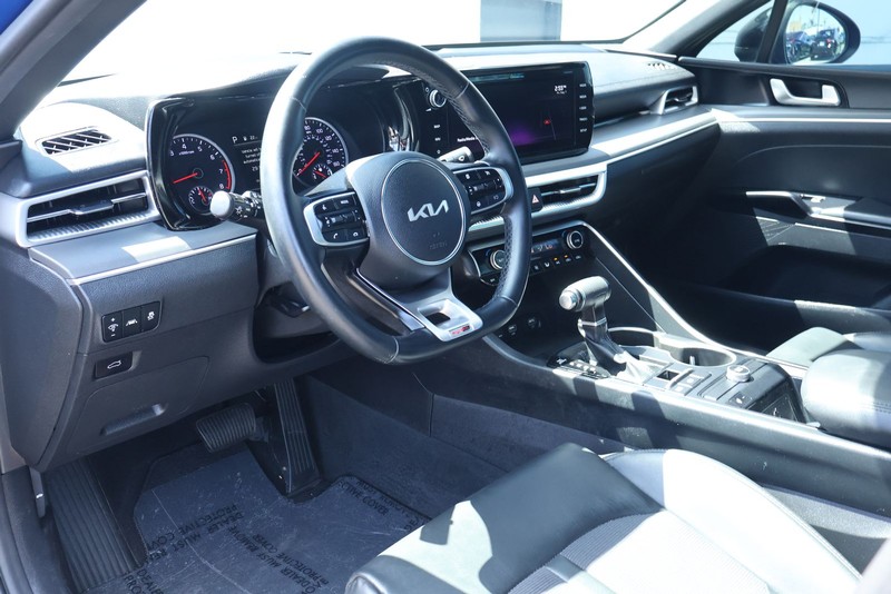 Kia K5 Vehicle Full-screen Gallery Image 15