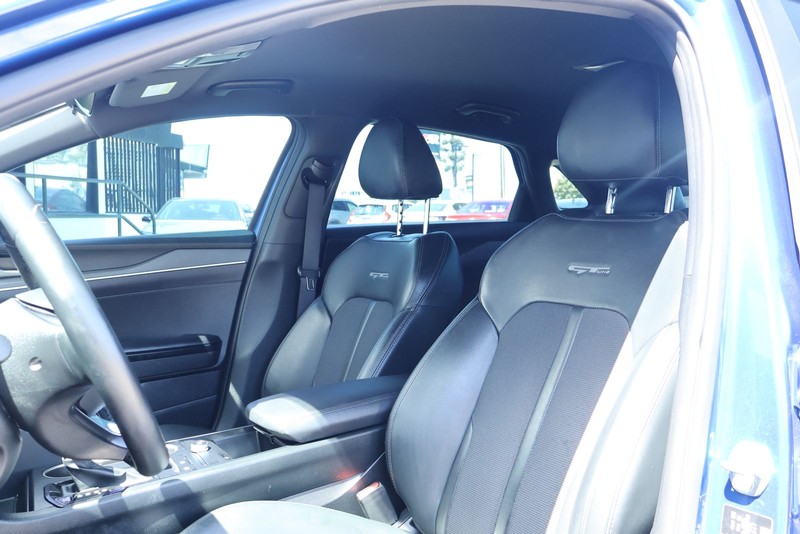 Kia K5 Vehicle Full-screen Gallery Image 17