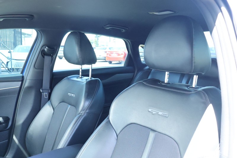 Kia K5 Vehicle Full-screen Gallery Image 18