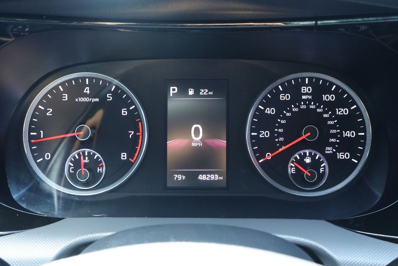 Kia K5 Vehicle Full-screen Gallery Image 24