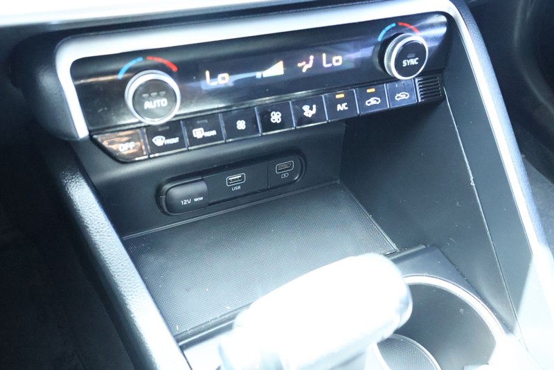 Kia K5 Vehicle Full-screen Gallery Image 28