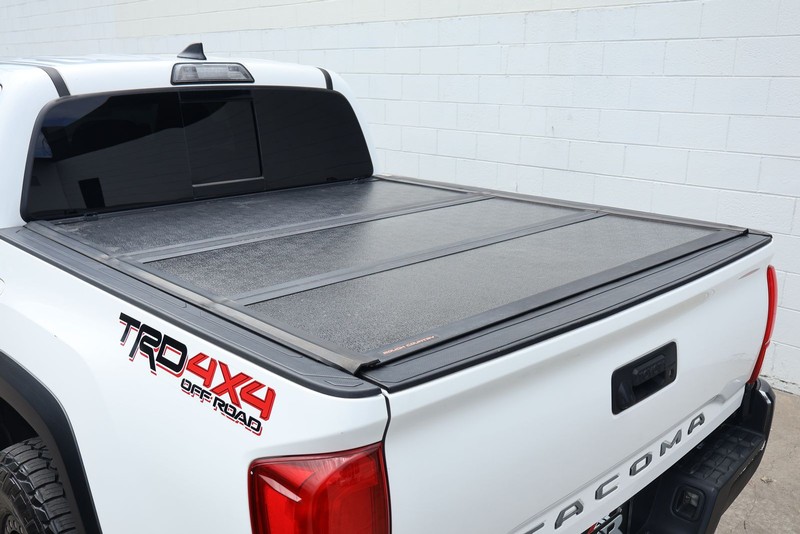 Toyota Tacoma Vehicle Full-screen Gallery Image 10