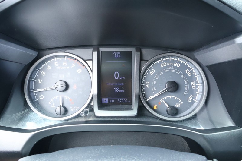 Toyota Tacoma Vehicle Full-screen Gallery Image 29