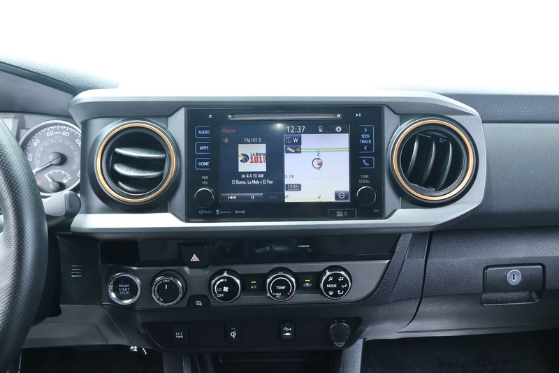 Toyota Tacoma Vehicle Full-screen Gallery Image 32