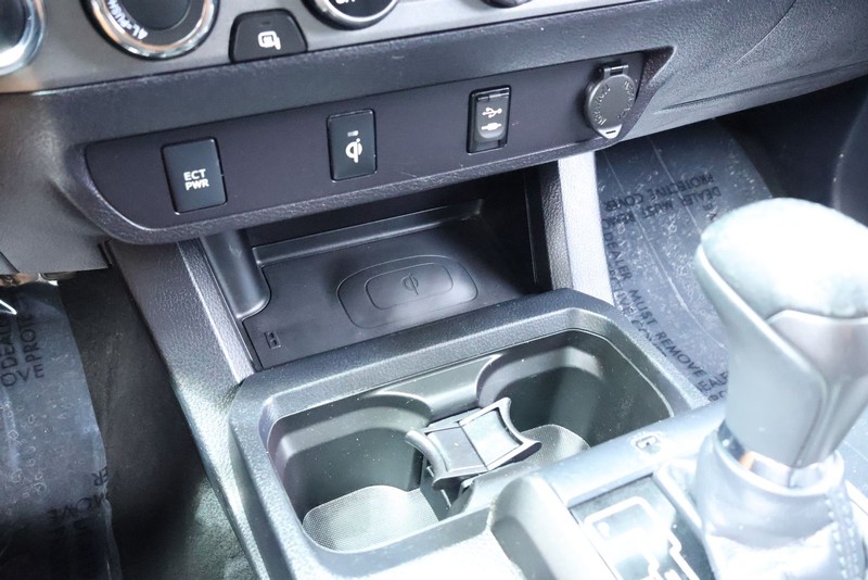 Toyota Tacoma Vehicle Full-screen Gallery Image 35