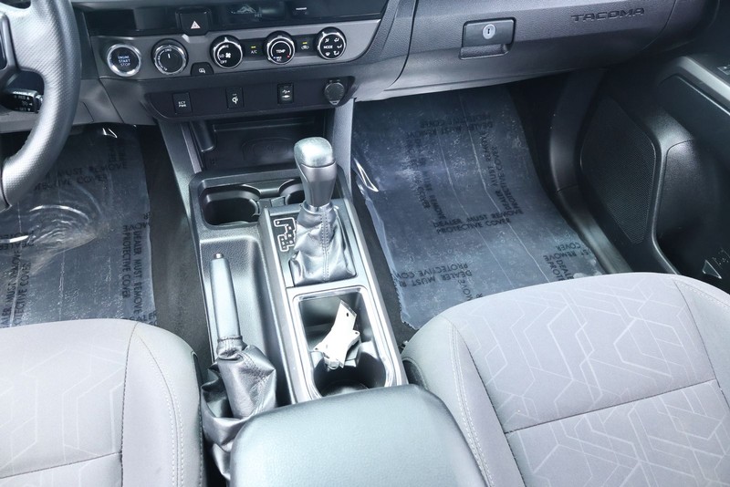 Toyota Tacoma Vehicle Full-screen Gallery Image 36