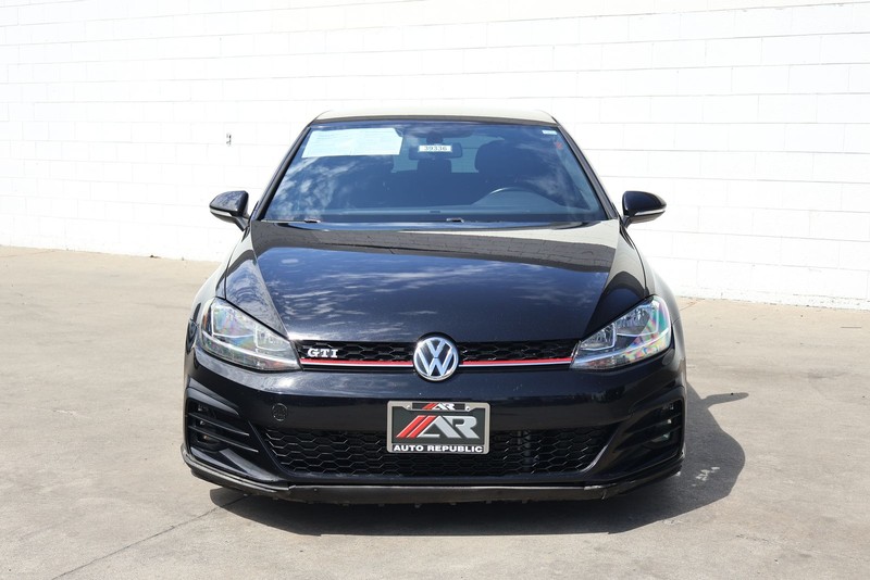 Volkswagen Golf GTI Vehicle Full-screen Gallery Image 02
