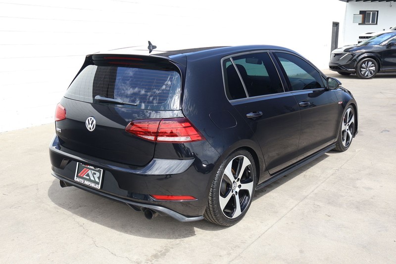 Volkswagen Golf GTI Vehicle Full-screen Gallery Image 05