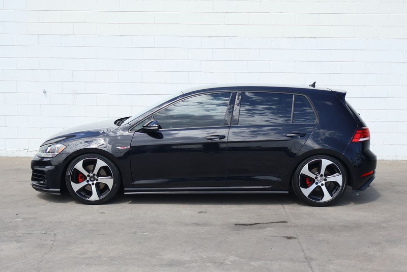 Volkswagen Golf GTI Vehicle Full-screen Gallery Image 10