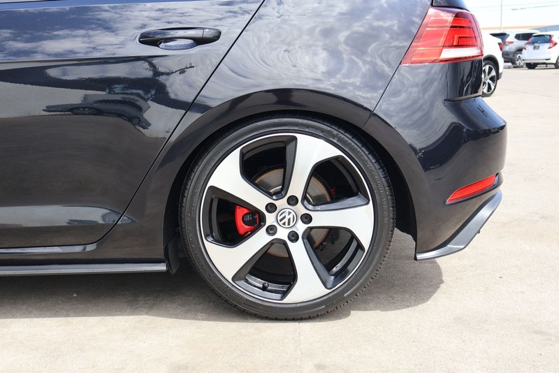 Volkswagen Golf GTI Vehicle Full-screen Gallery Image 14