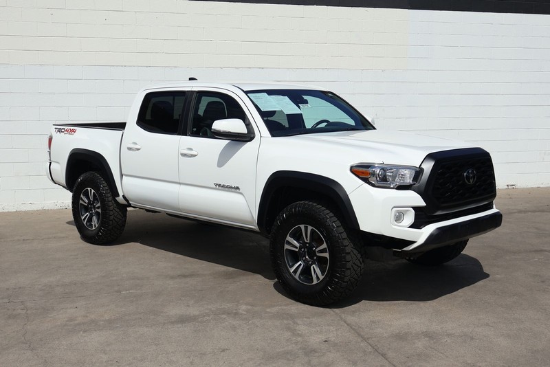 Toyota Tacoma 4WD Vehicle Full-screen Gallery Image 02