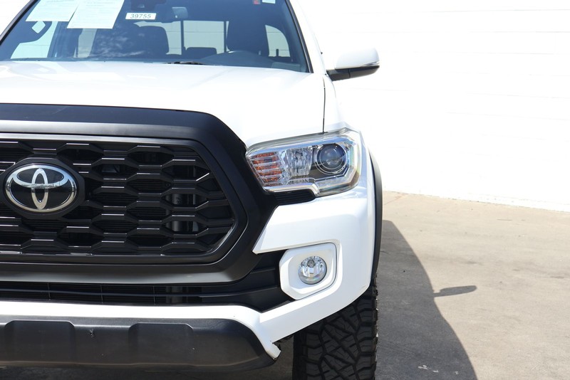 Toyota Tacoma 4WD Vehicle Full-screen Gallery Image 04