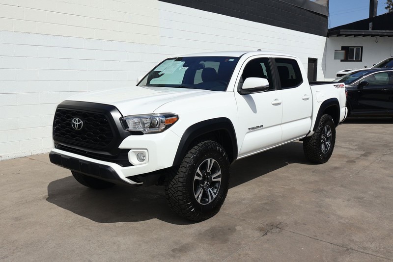 Toyota Tacoma 4WD Vehicle Full-screen Gallery Image 13