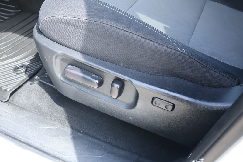 Toyota Tacoma 4WD Vehicle Full-screen Gallery Image 20