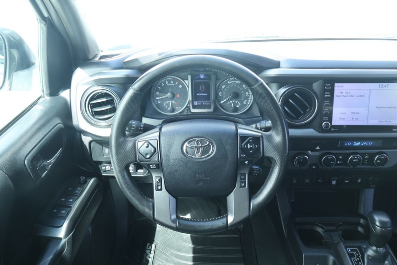 Toyota Tacoma 4WD Vehicle Full-screen Gallery Image 29
