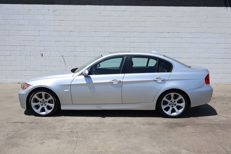 BMW 3 Series Vehicle Full-screen Gallery Image 10