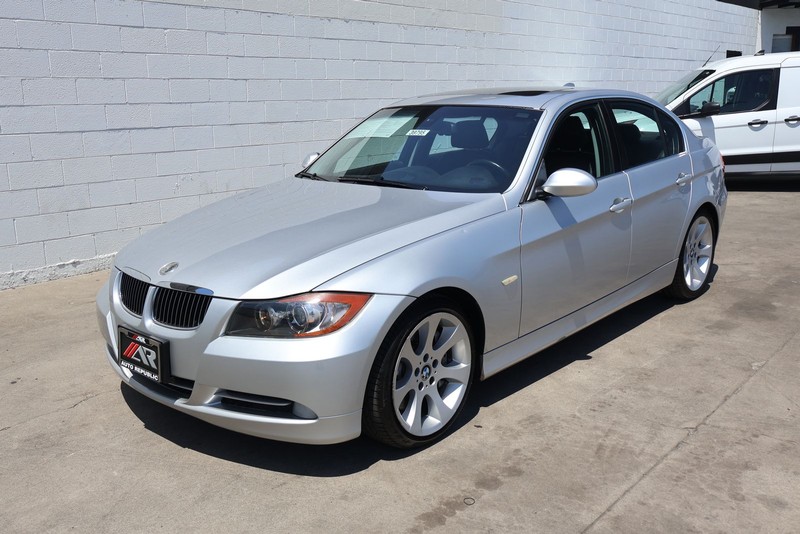 BMW 3 Series Vehicle Full-screen Gallery Image 11