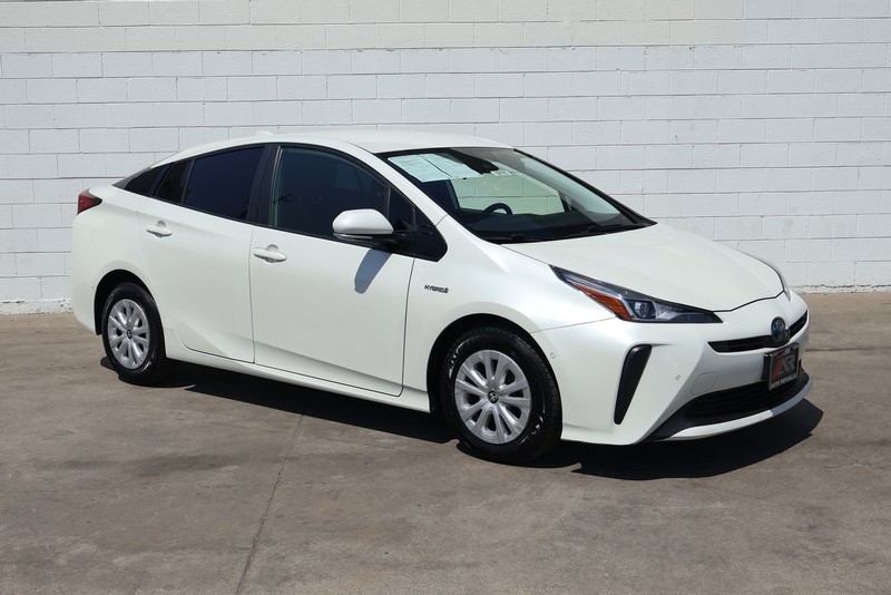 Toyota Prius Vehicle Full-screen Gallery Image 01