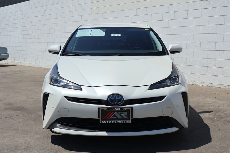 Toyota Prius Vehicle Full-screen Gallery Image 02