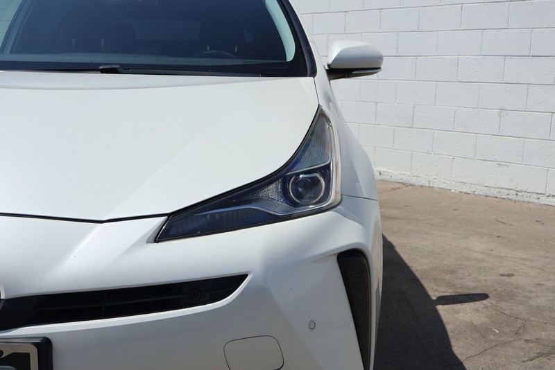 Toyota Prius Vehicle Full-screen Gallery Image 03