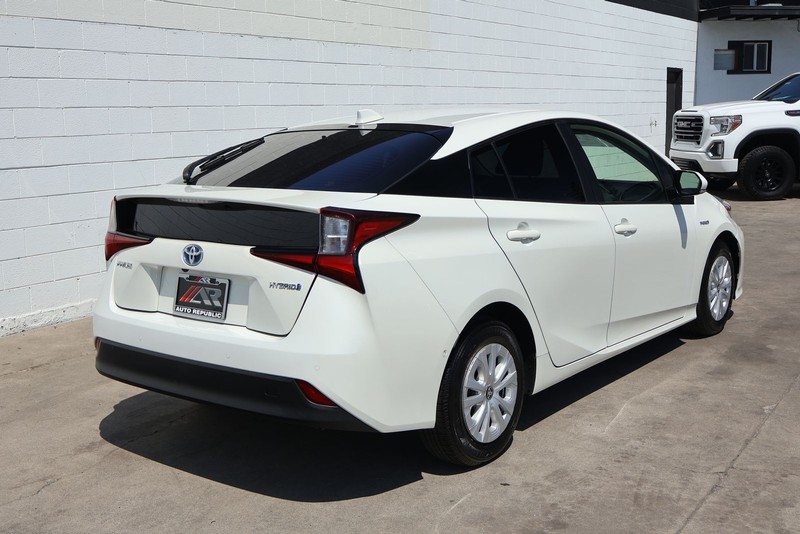 Toyota Prius Vehicle Full-screen Gallery Image 05