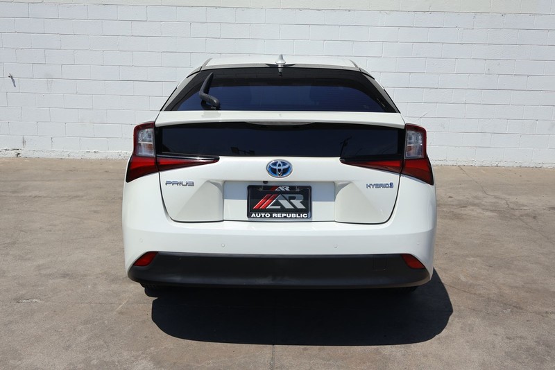 Toyota Prius Vehicle Full-screen Gallery Image 06