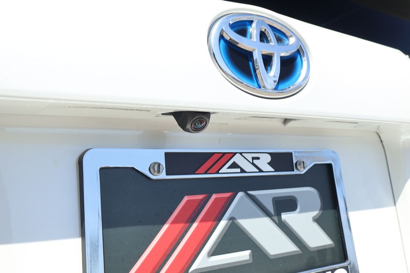 Toyota Prius Vehicle Full-screen Gallery Image 08