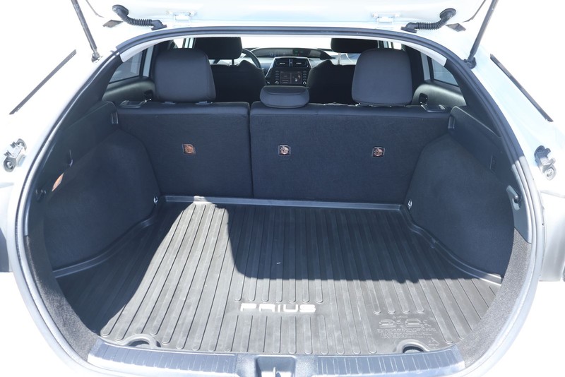 Toyota Prius Vehicle Full-screen Gallery Image 09