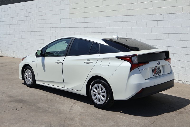 Toyota Prius Vehicle Full-screen Gallery Image 10