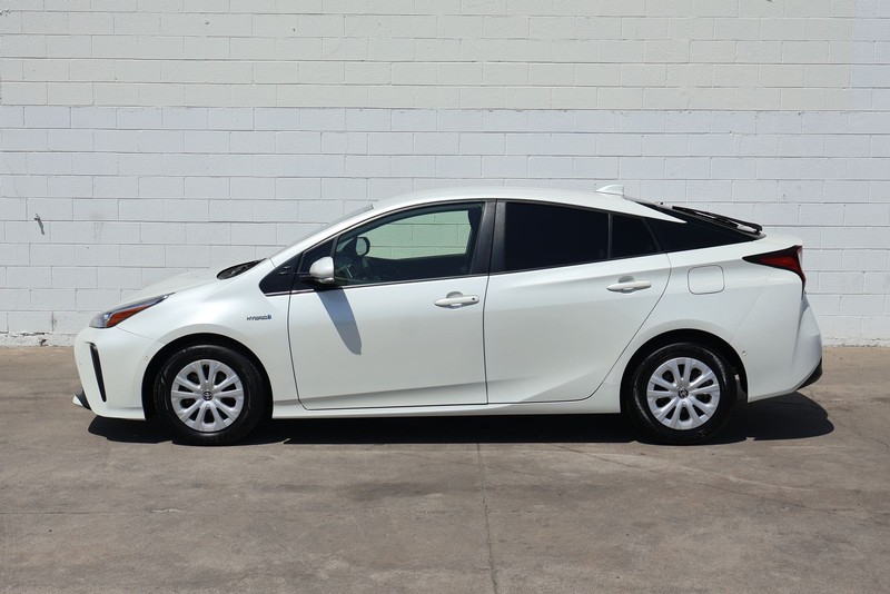 Toyota Prius Vehicle Full-screen Gallery Image 11
